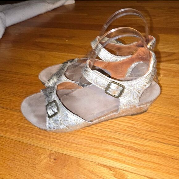 Taos Footwear Gold Leather Slingback Wedge Sandals Womans Size 9-9.5 - Picture 3 of 7